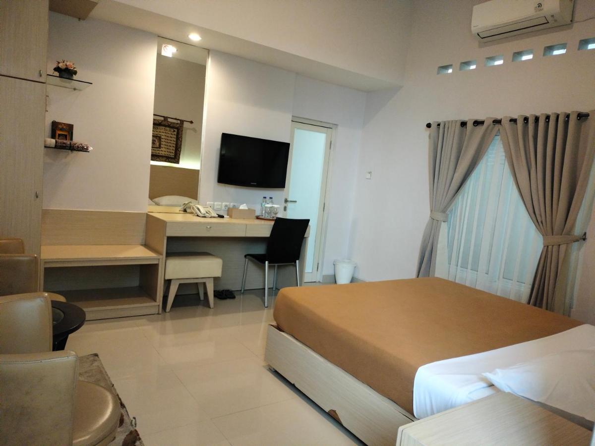 The Sriwijaya Hotel - Halal Hotel Padang  Exterior photo